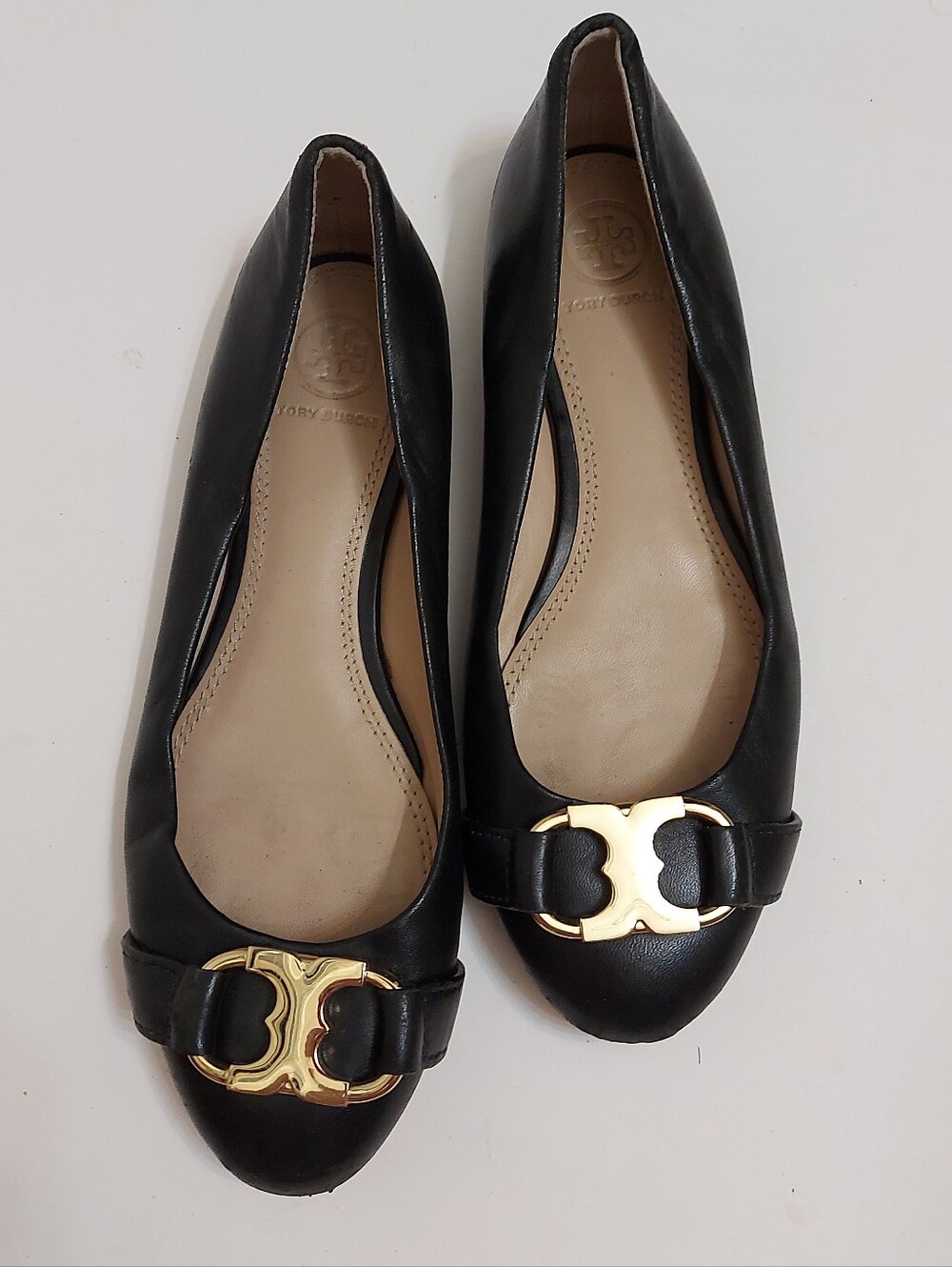 Tory Burch Black Leather Flats with Gold Logo Hardware#ToryBurch #BalletFlats